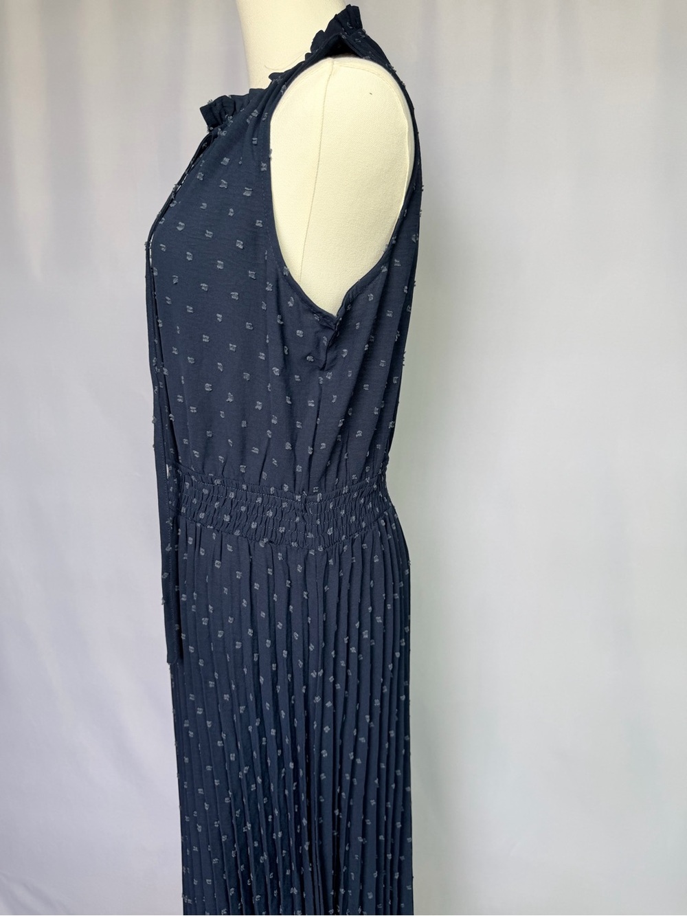 NWT Sleeveless Navy Maxi Dress with Smocked Waist and Tie Neck, Large - Picture 5 of 13